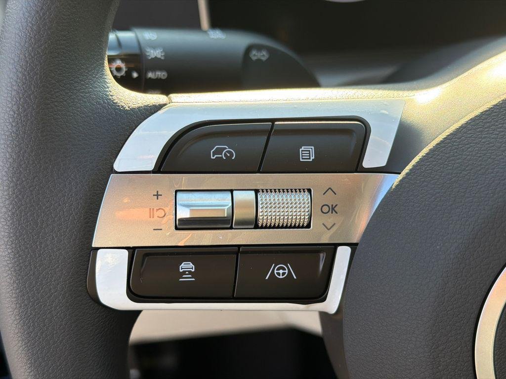 New 2026 Black Hyundai SE FWD image 24