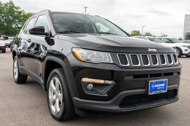 Used 2019 Black Jeep Latitude image 4