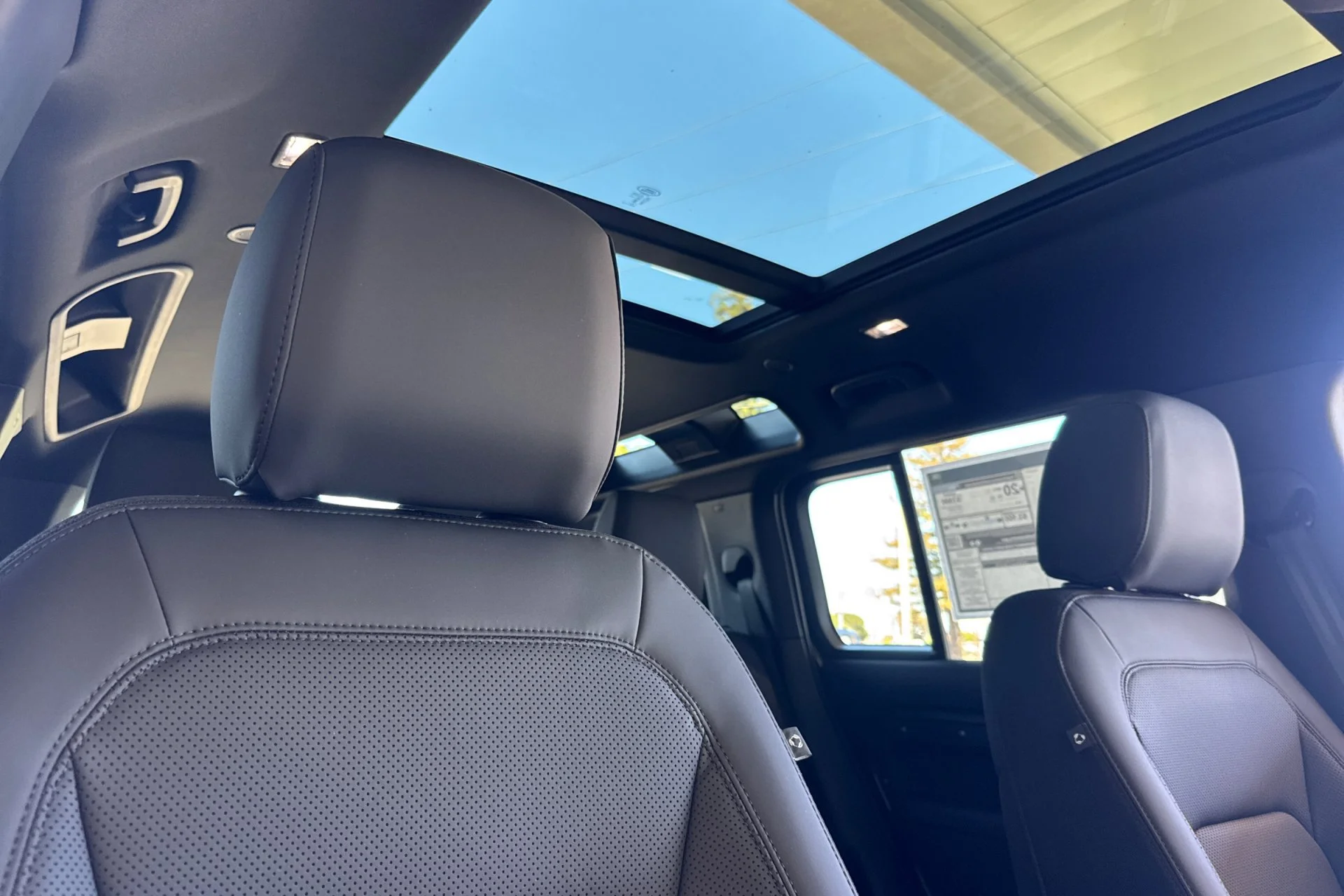 New 2026 Woolstone Green Land Rover S image 19