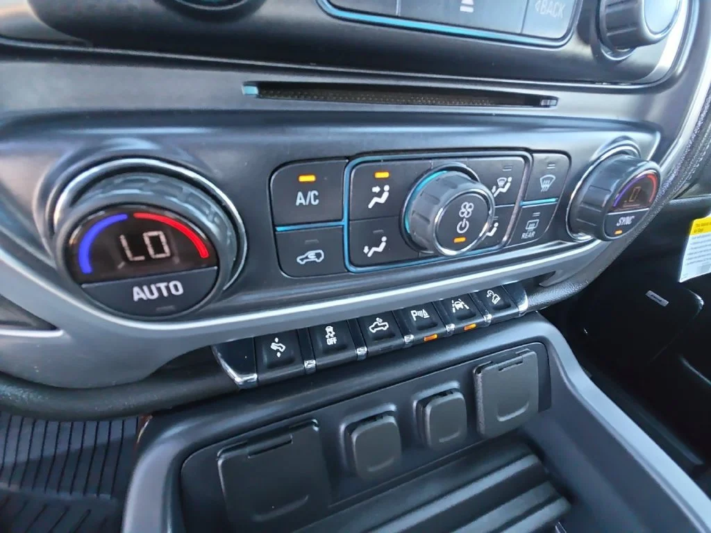 Used 2018 SUMMIT WHITE GMC SLT image 23