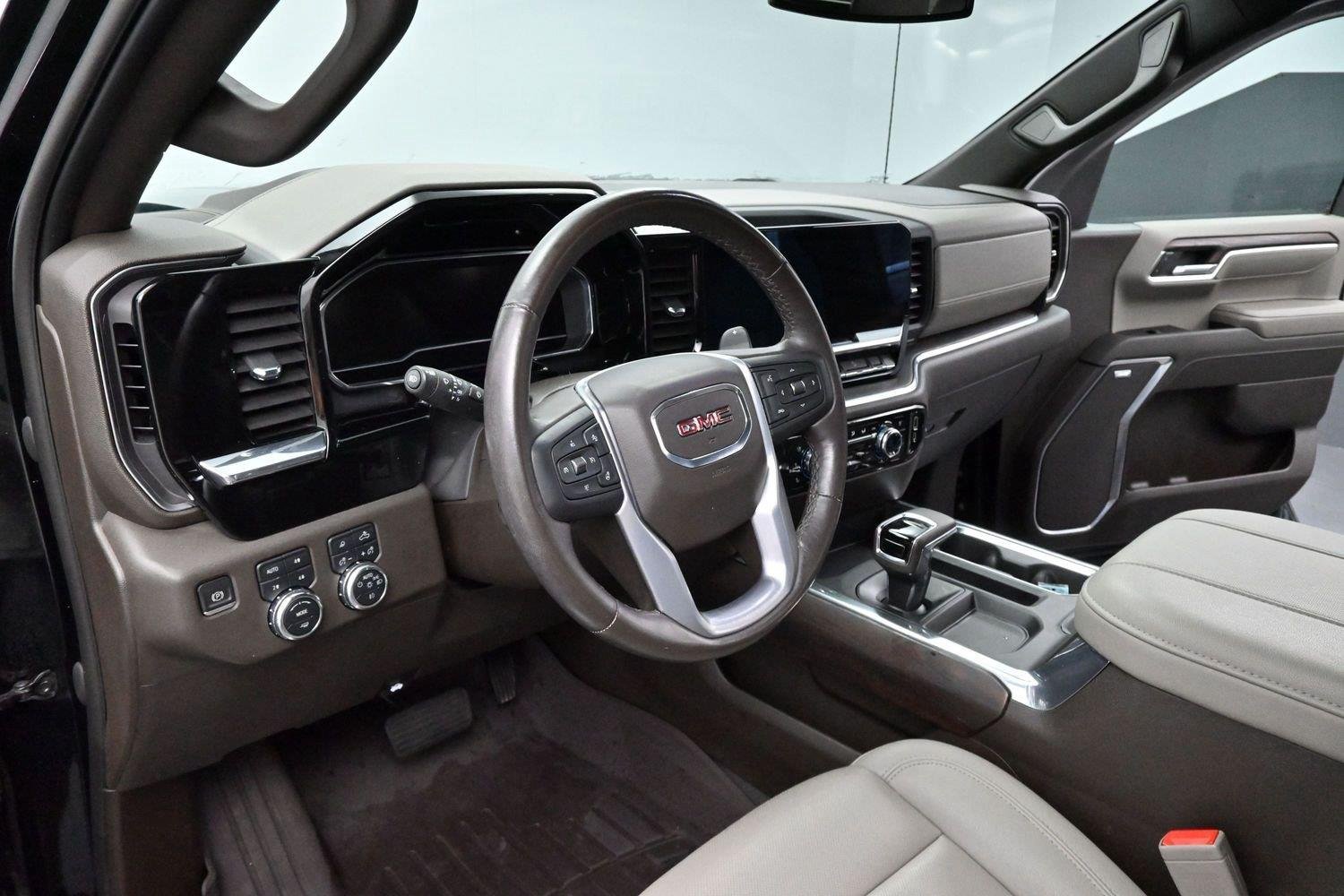 Used 2023 ONYX BLACK GMC SLT image 16