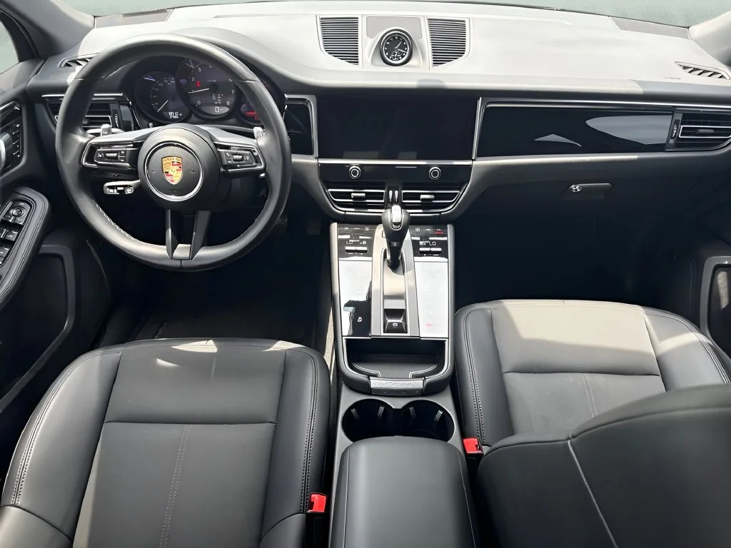 Used 2024  Porsche  image 27