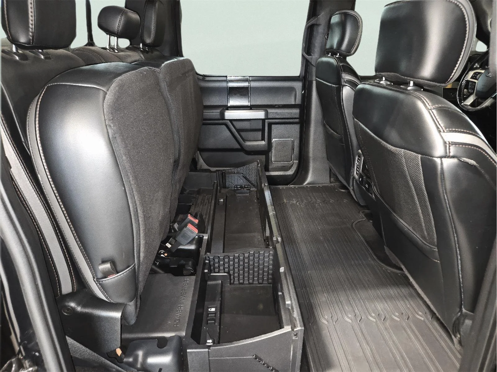 Used 2019 Agate Black Ford Platinum image 32