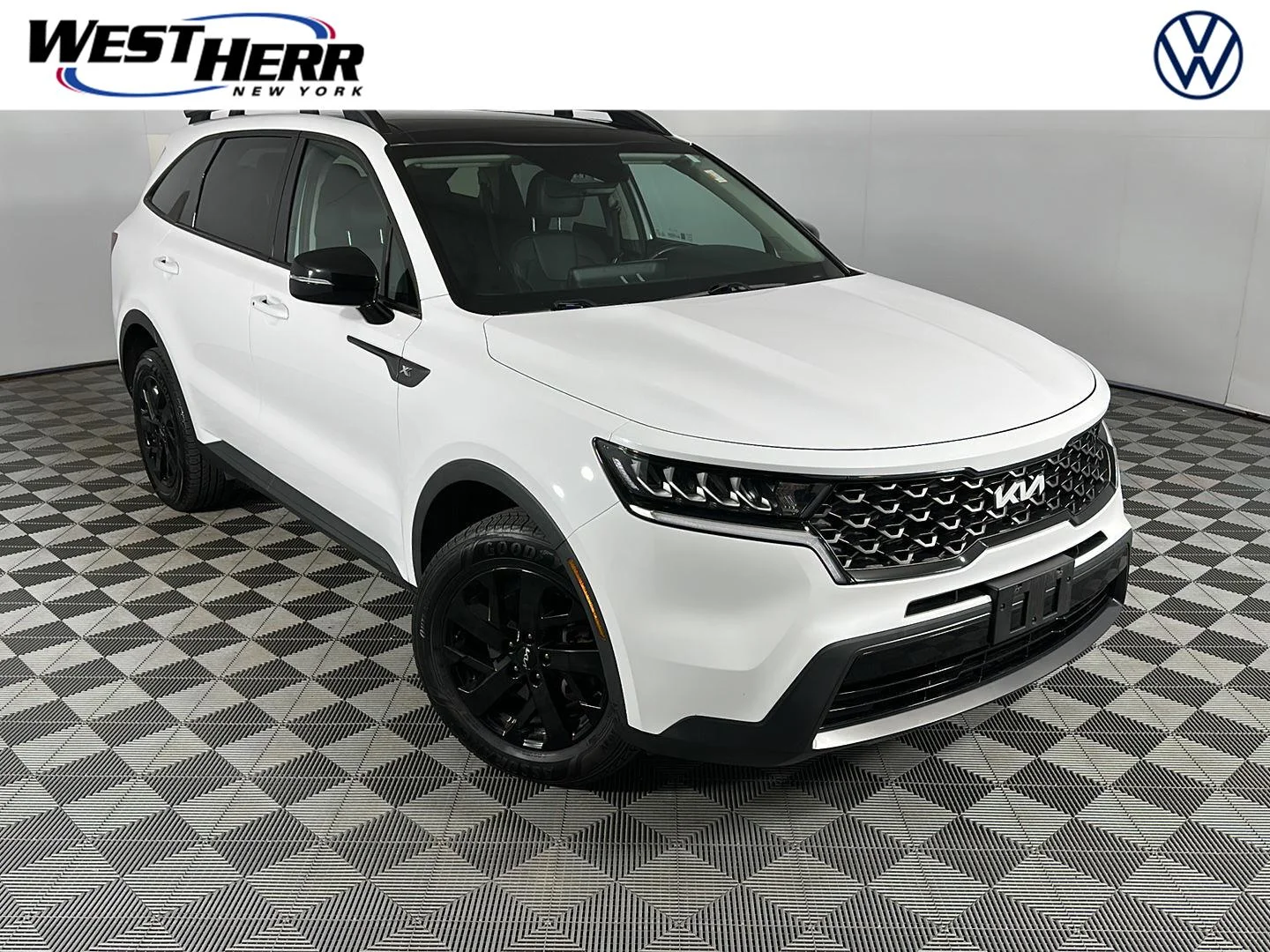 Used 2022 Glacial White Pearl Kia  image 1