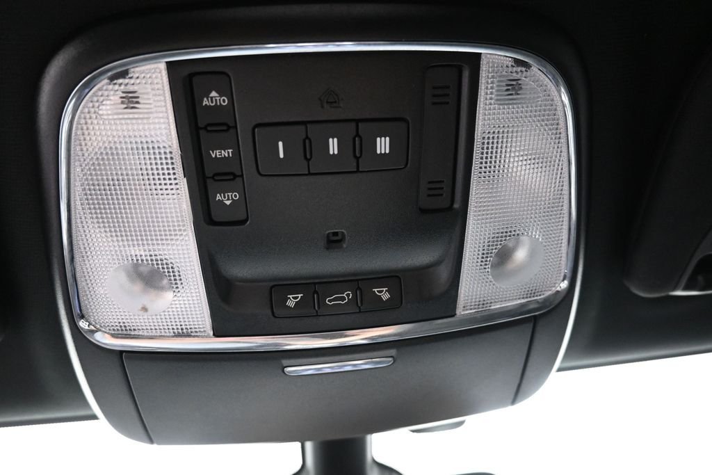 Used 2019 Black Jeep Altitude image 6