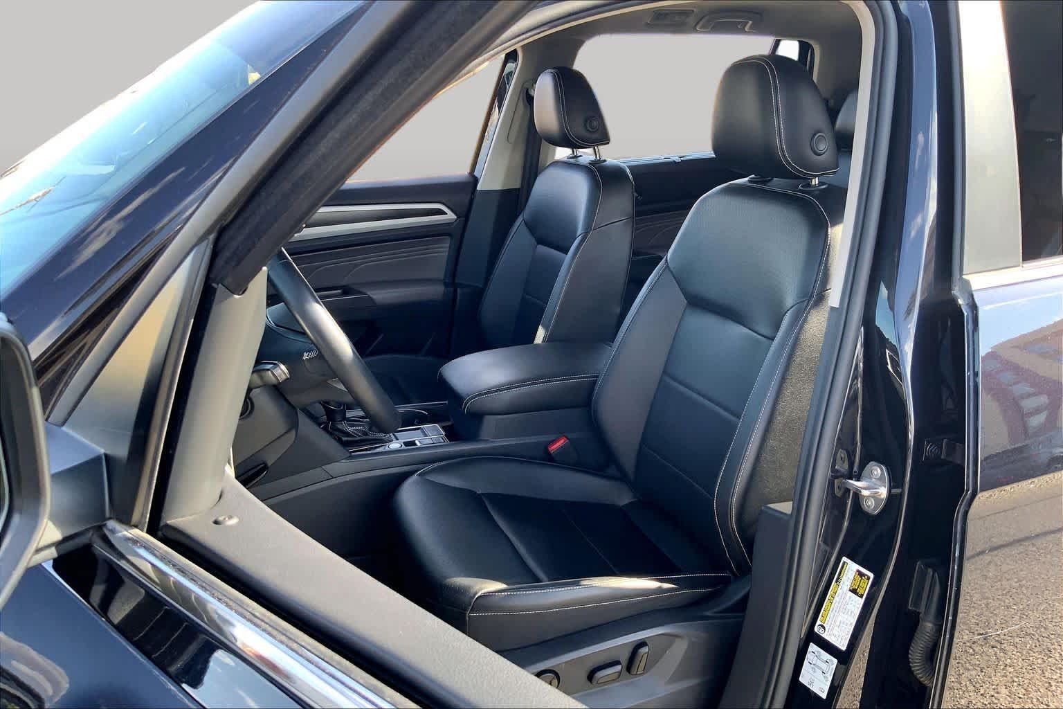 Pre-Owned 2022 Volkswagen Atlas 3.6L V6 SE W/Technology