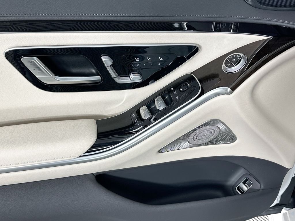 New 2026 White Mercedes-Benz S 500 image 18