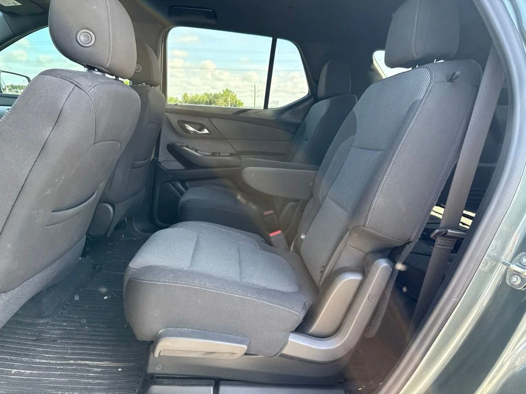 Used 2023 Silver Sage Chevrolet LT image 9