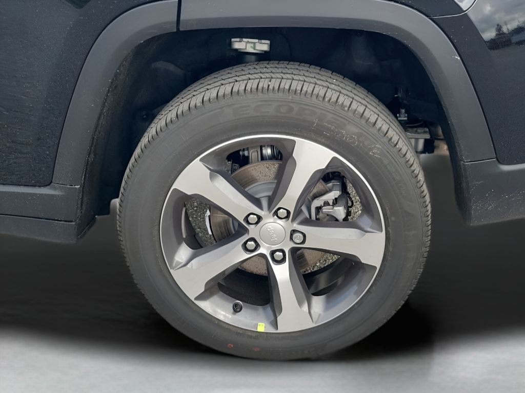 New 2026 Diamond Black Crystal Pearl-Coat Exterior Paint Jeep Limited image 18