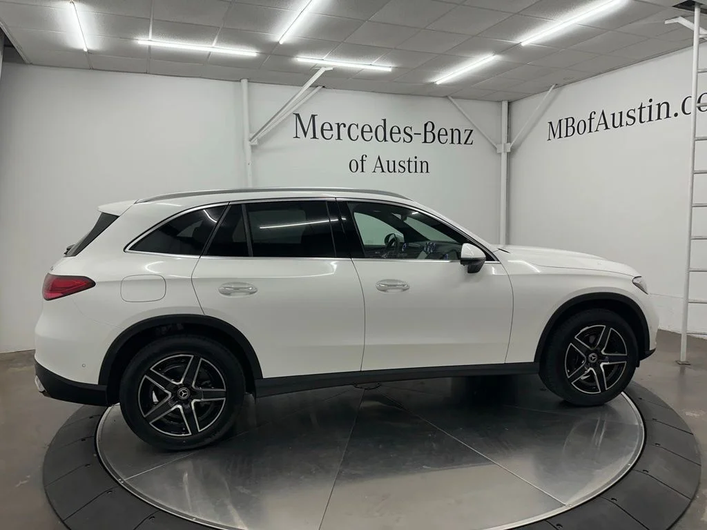 New 2027 White Mercedes-Benz GLC 300 image 8