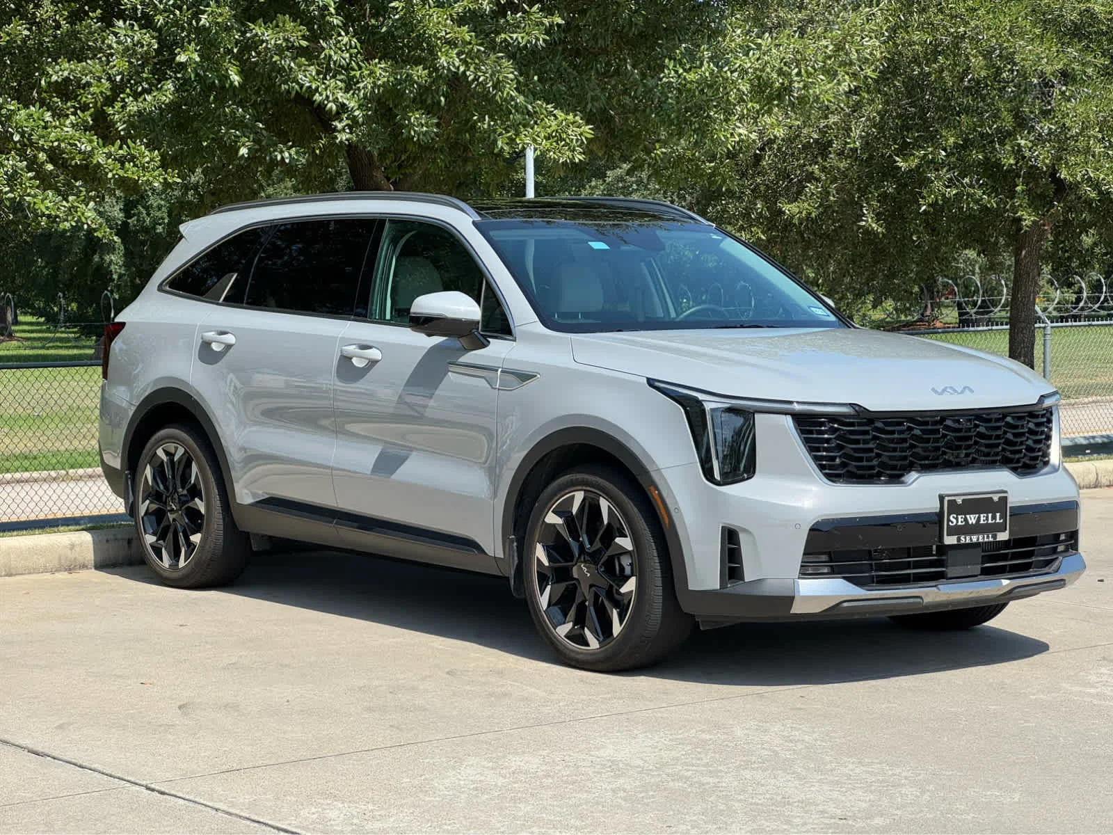Used 2025 Wolf Gray Kia SX image 4