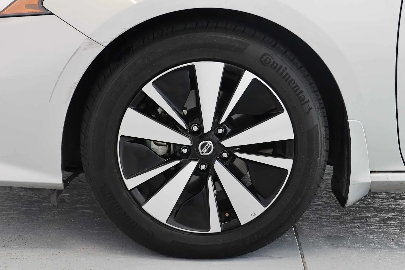 Used 2022 Brilliant Silver Metallic Nissan 2.5 SV image 9