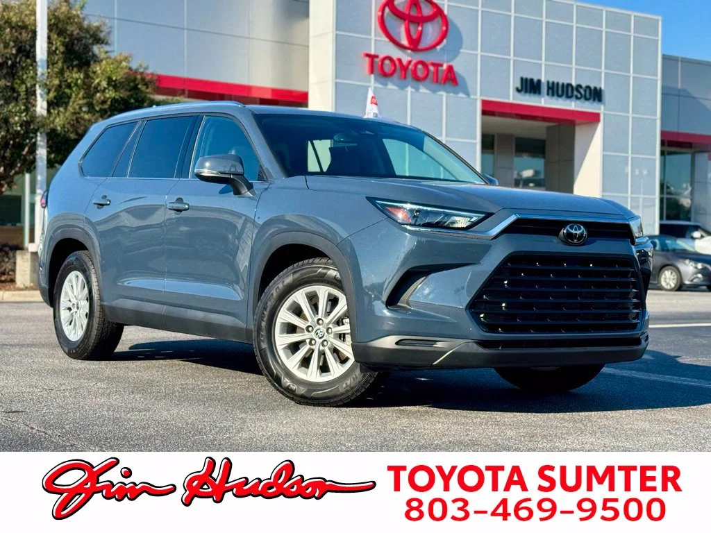 Used 2024 White Toyota XLE image 1
