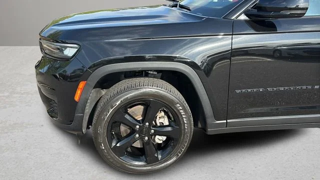 Used 2024 Black Jeep Altitude X 4x4 image 33