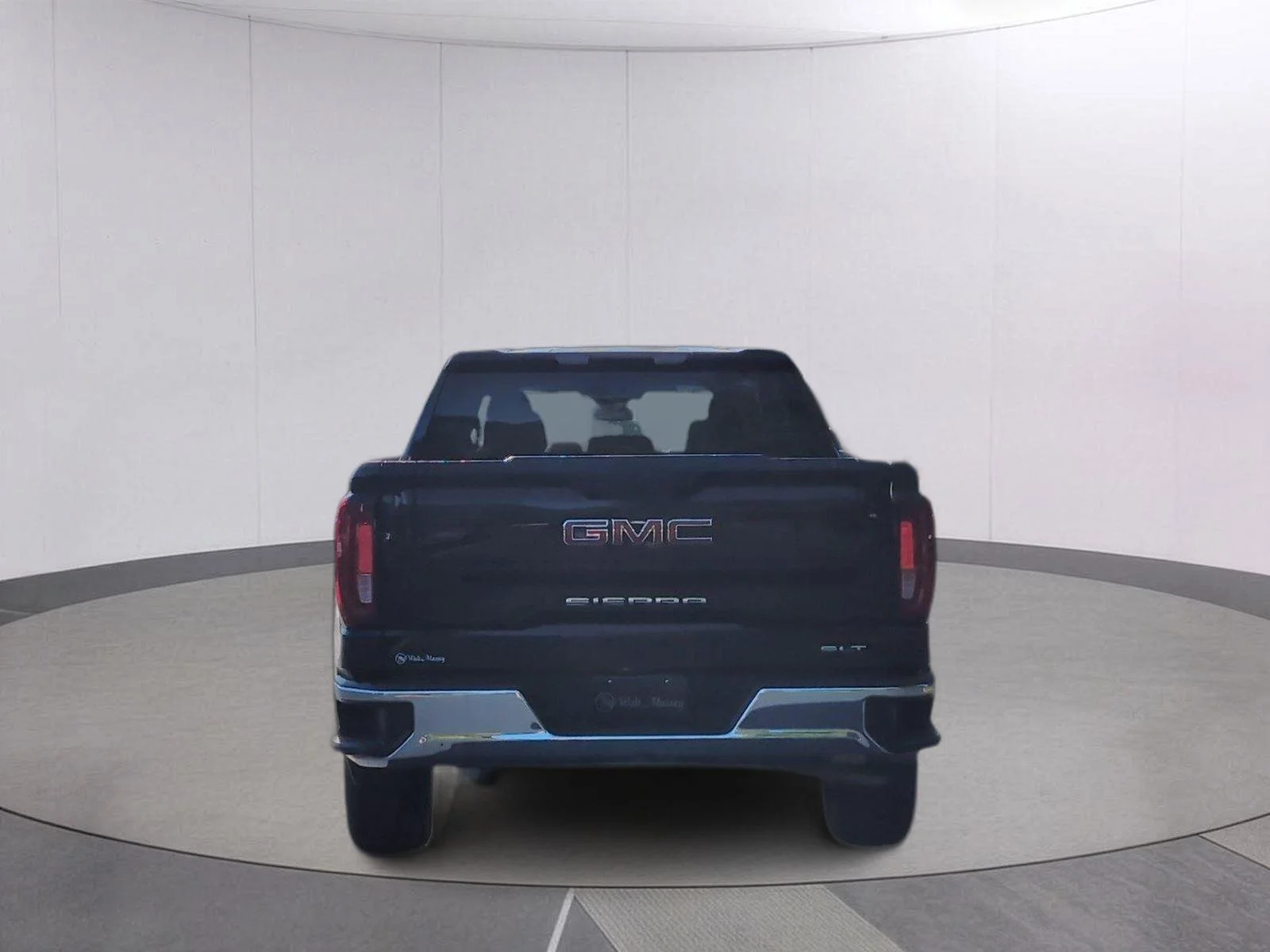 Used 2024 Onyx Black GMC SLT image 4