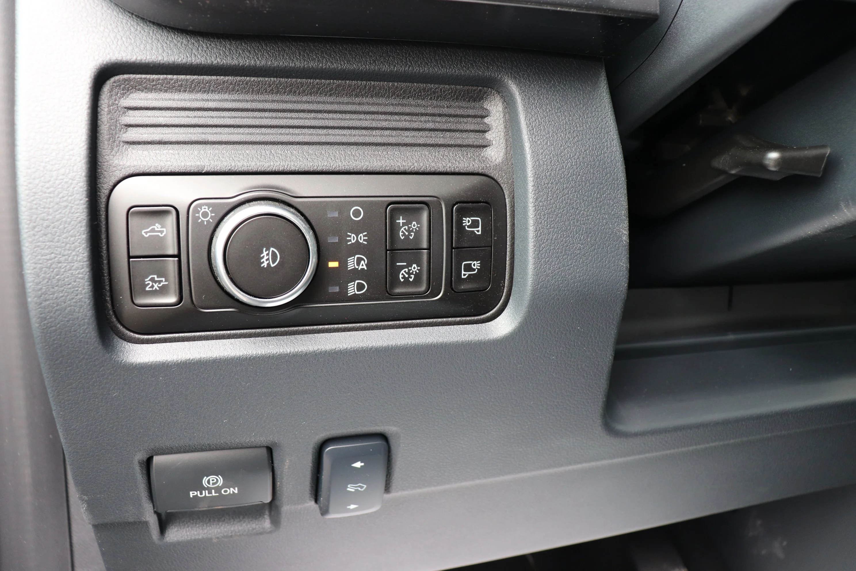 New 2026 CARBONIZED GREY METALLIC Ford LARIAT image 11