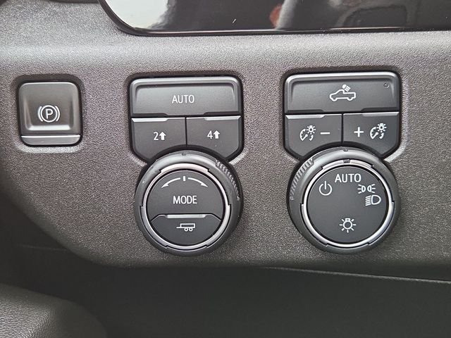 Used 2022 Silver Ice Metallic Chevrolet LT image 10