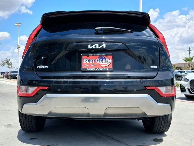 Used 2023 Black Kia EX Touring image 6