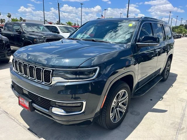 Used 2023  Jeep Base image 3