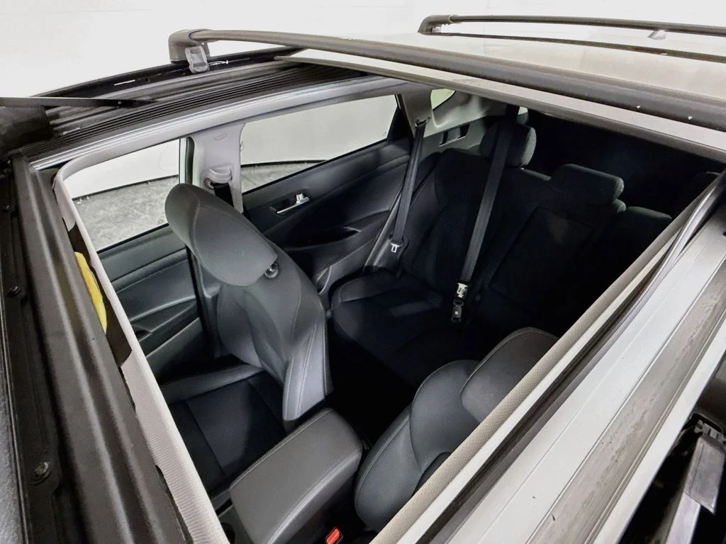 Used 2019 Dazzling White Hyundai Night image 3
