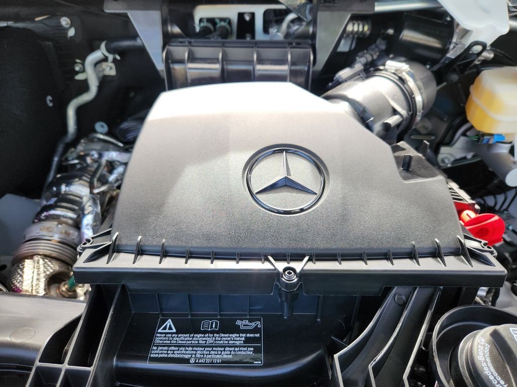 New 2026 ARCTIC WHITE Mercedes-Benz CARGO image 19