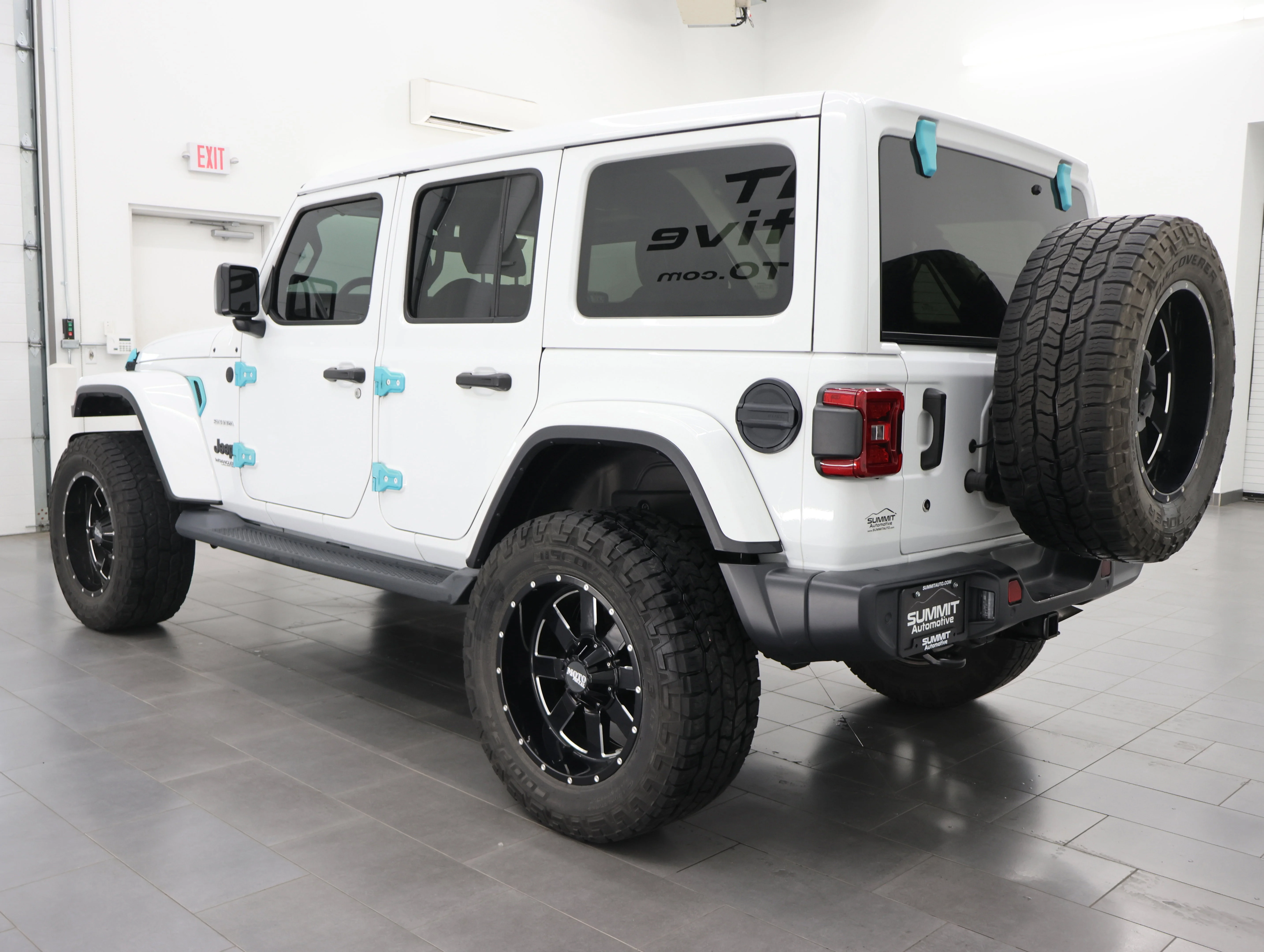 Used 2019 Bright White Clearcoat Jeep Unlimited Sahara image 5