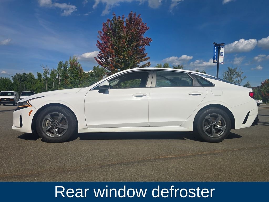 Used 2021 White Kia LXS image 4