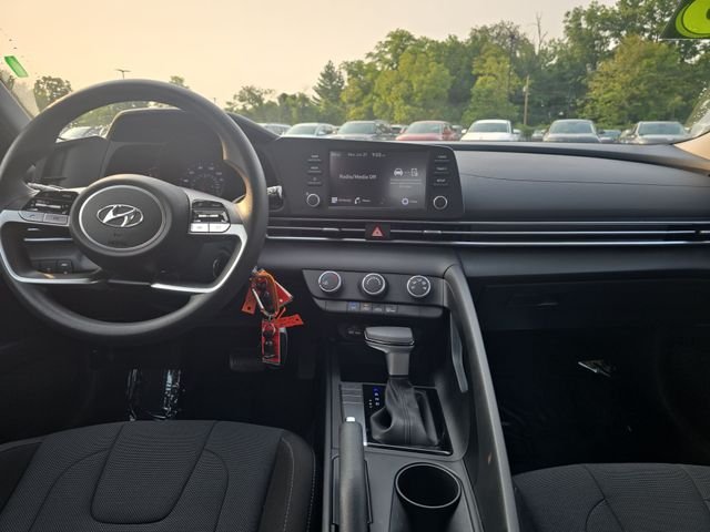 Used 2023 Silver Hyundai SE image 15