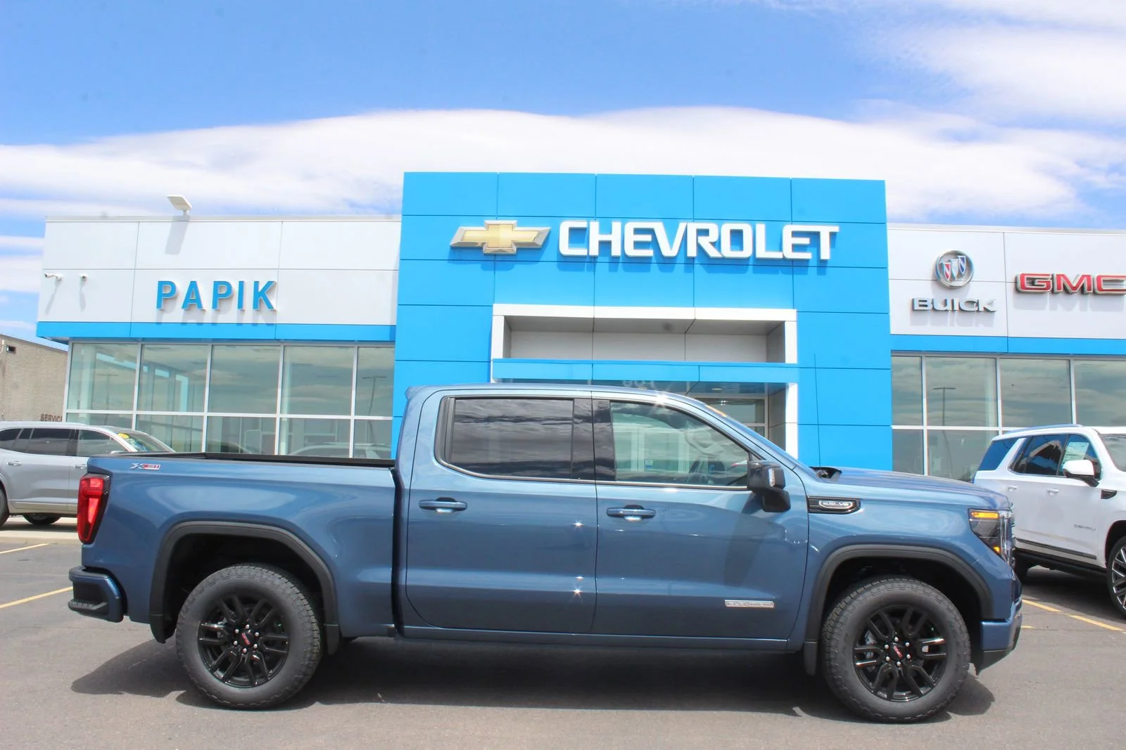 2026 GMC Sierra 4WD Crew Cab Short Box Elevation's photo