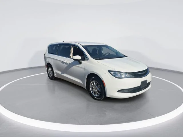Used 2021 White Chrysler LX image 2