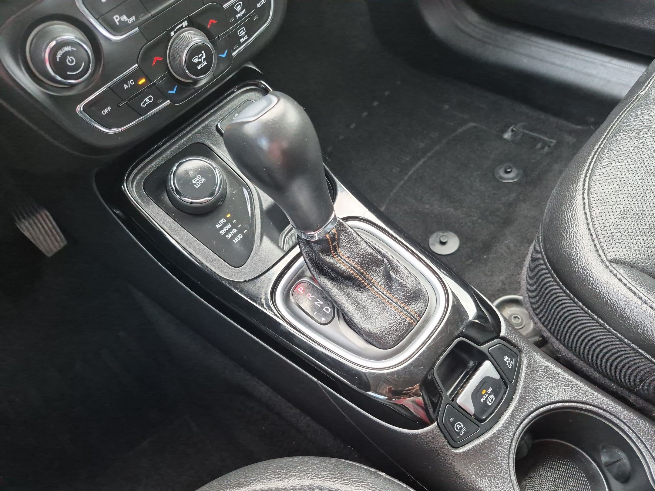 Used 2021 Diamond Black Crystal Pearlcoat Jeep Limited image 25