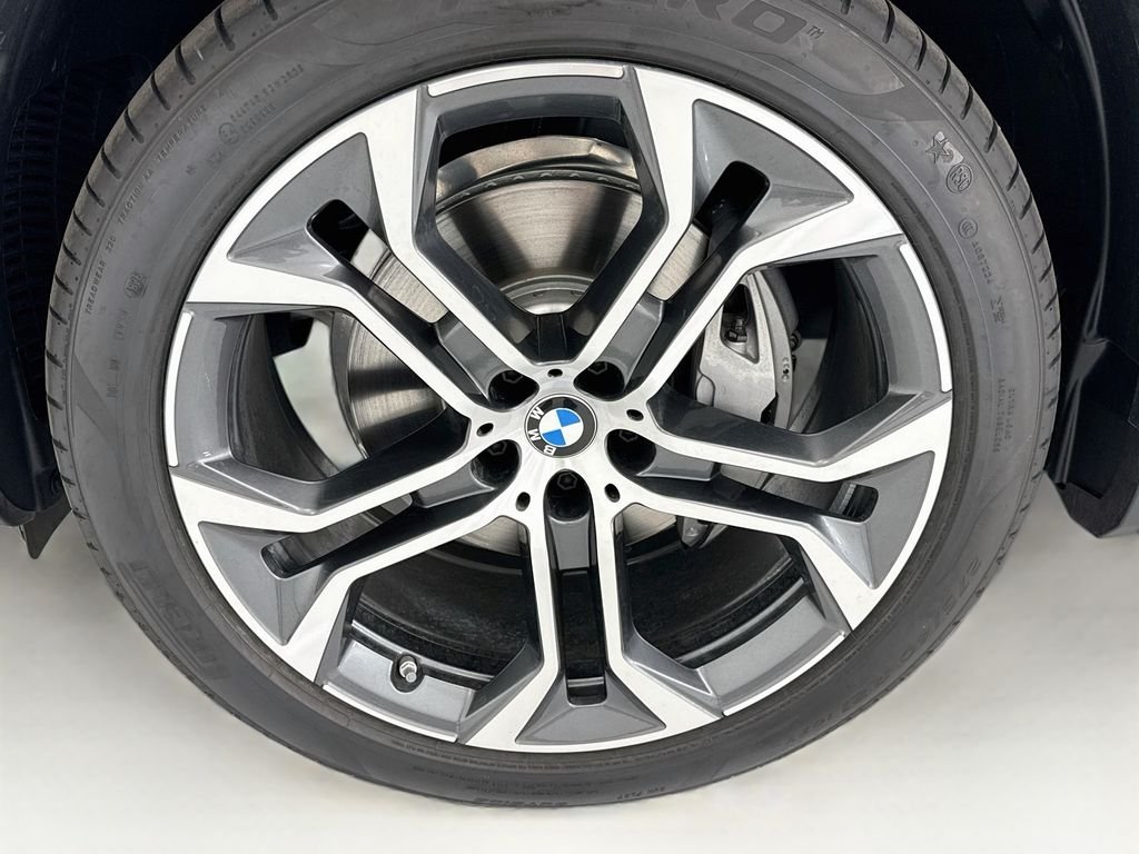 New 2026 Gray Metallic BMW xDrive40i image 29
