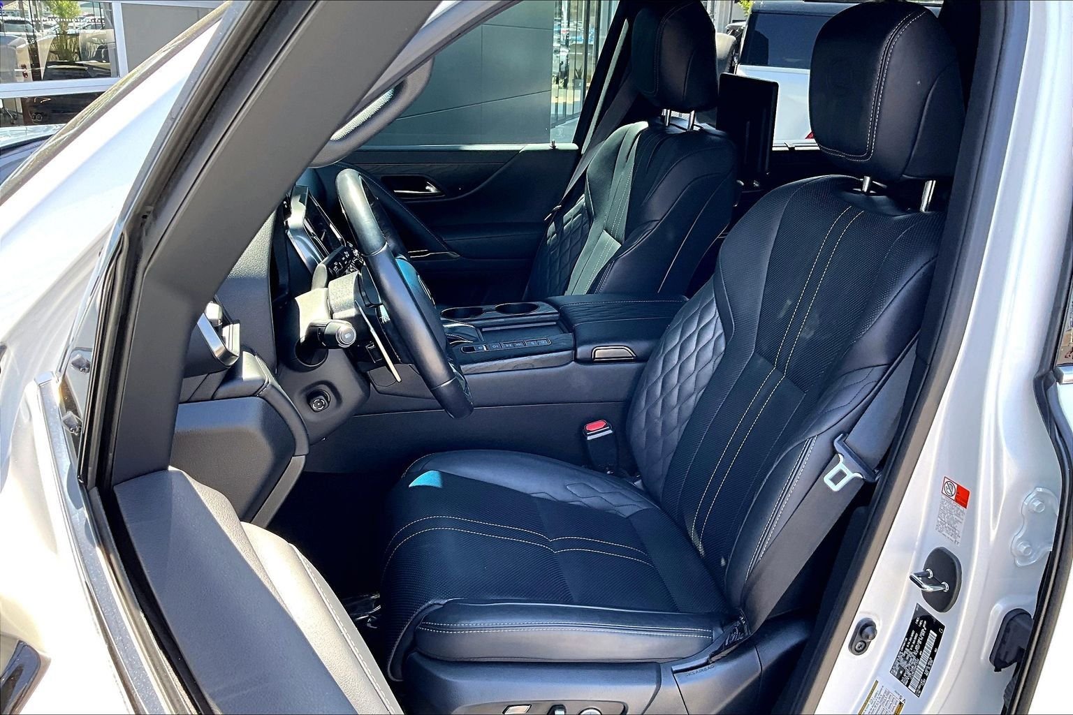 Used 2022 White Lexus 600 Ultra Luxury image 25