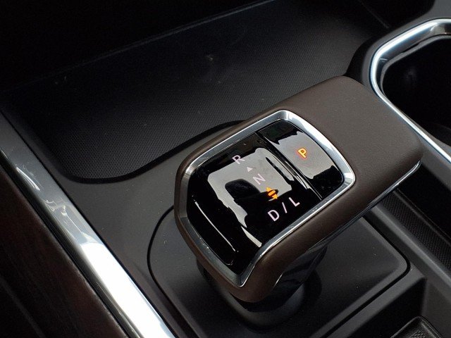 New 2026 Onyx Black GMC SLT image 17