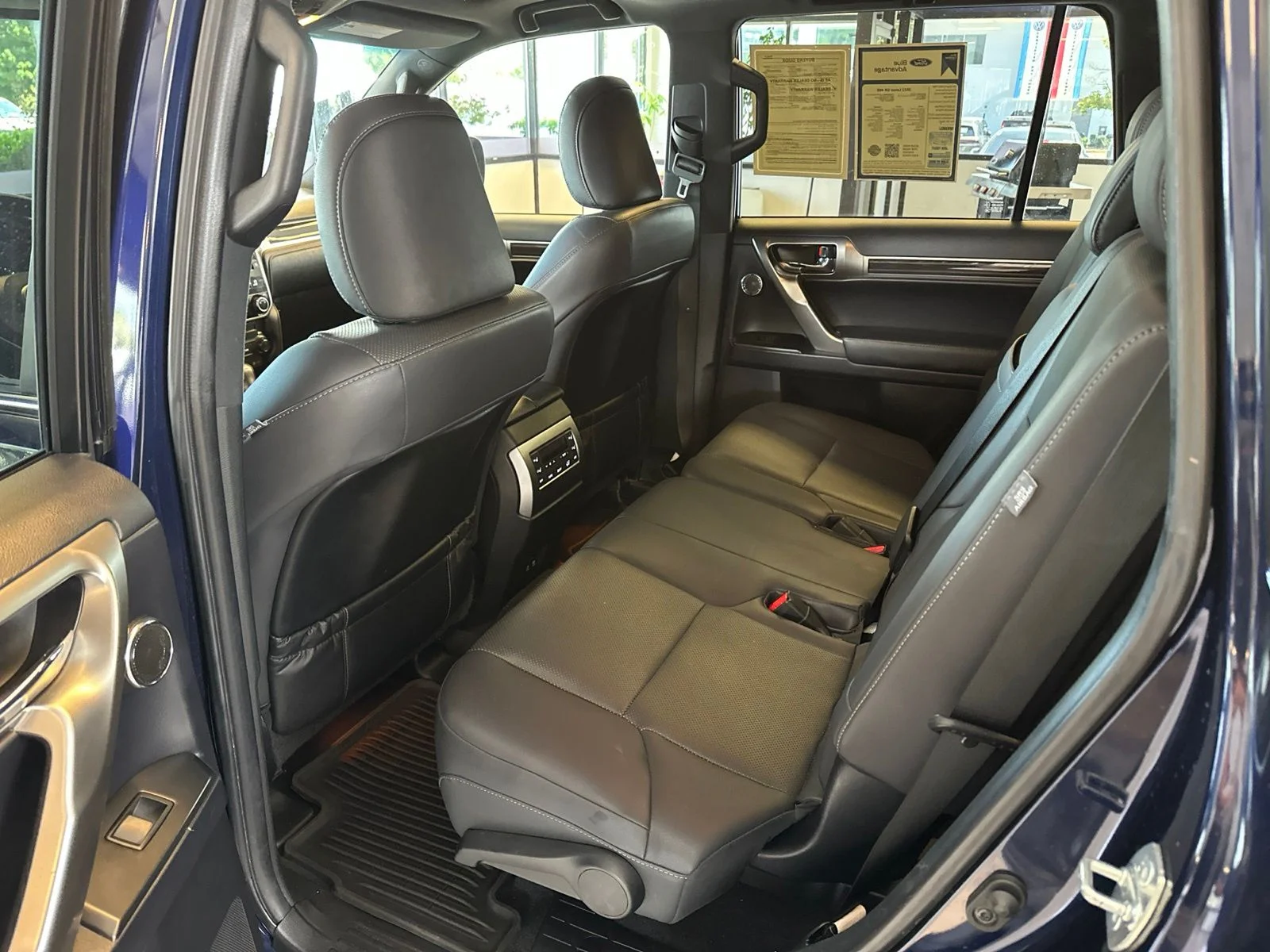 Used 2022  Lexus 460 image 7