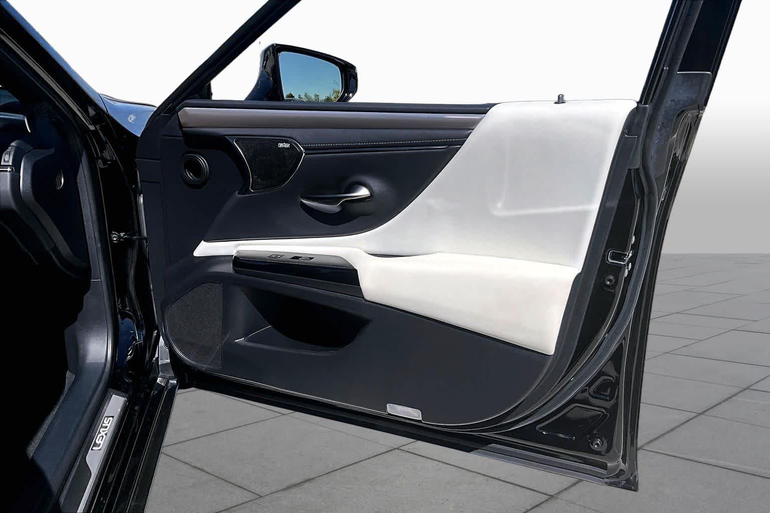 Used 2024 Obsidian Lexus F SPORT Handling image 25
