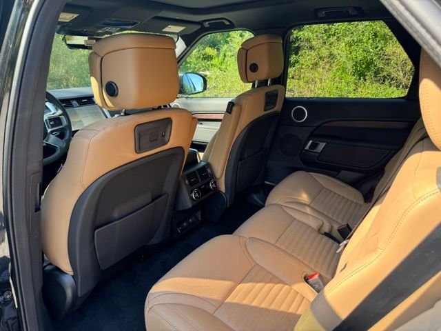 New 2026 Santorini Black Land Rover Dynamic SE image 12
