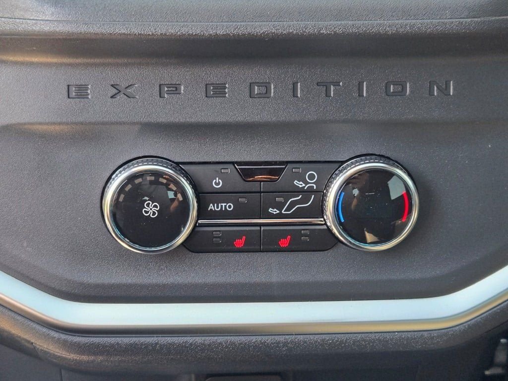 New 2026 Agate Black Metallic Ford MAX Platinum® image 20