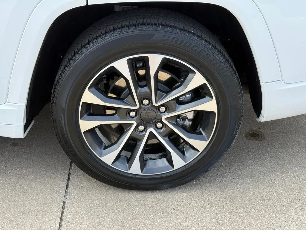 Used 2023 White Jeep Overland image 12