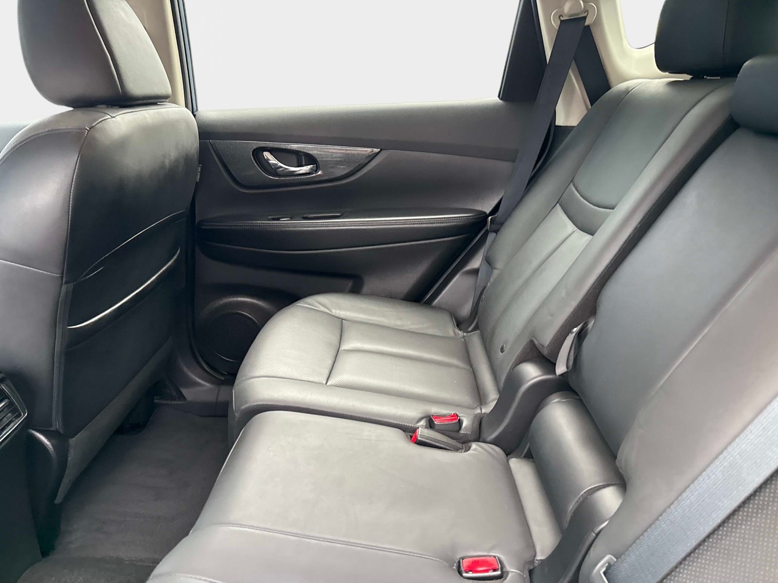 Used 2014 Graphite Blue Nissan SL image 13