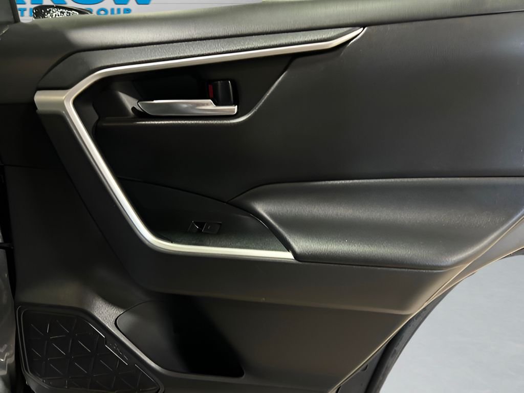 2022 Toyota RAV4 XLE - Photo 23