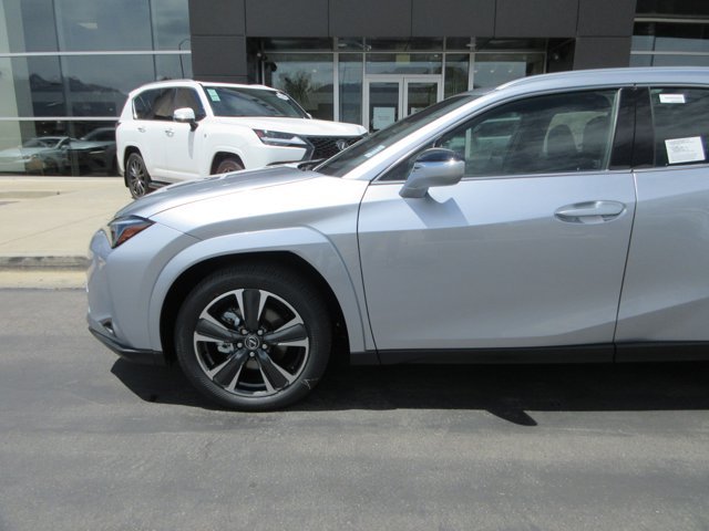 New 2026 Iridium Lexus 300h Premium image 9