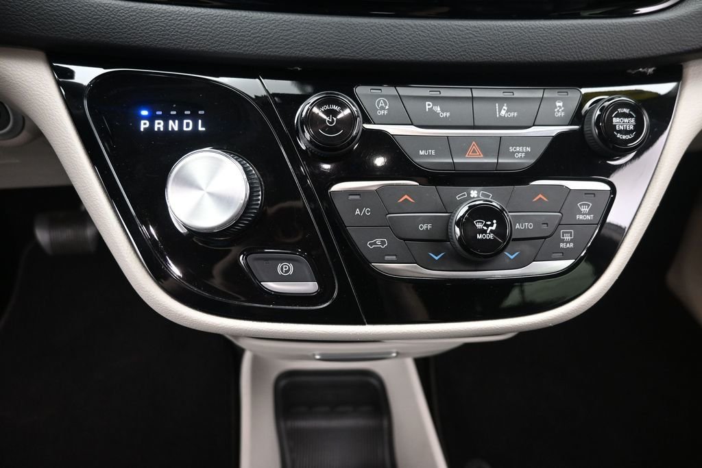 Used 2023 White Chrysler Touring L image 23
