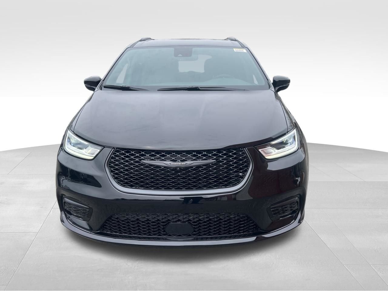 New 2026 Diamond Black Crystal Pearl-Coat Exterior Paint Chrysler Select image 8