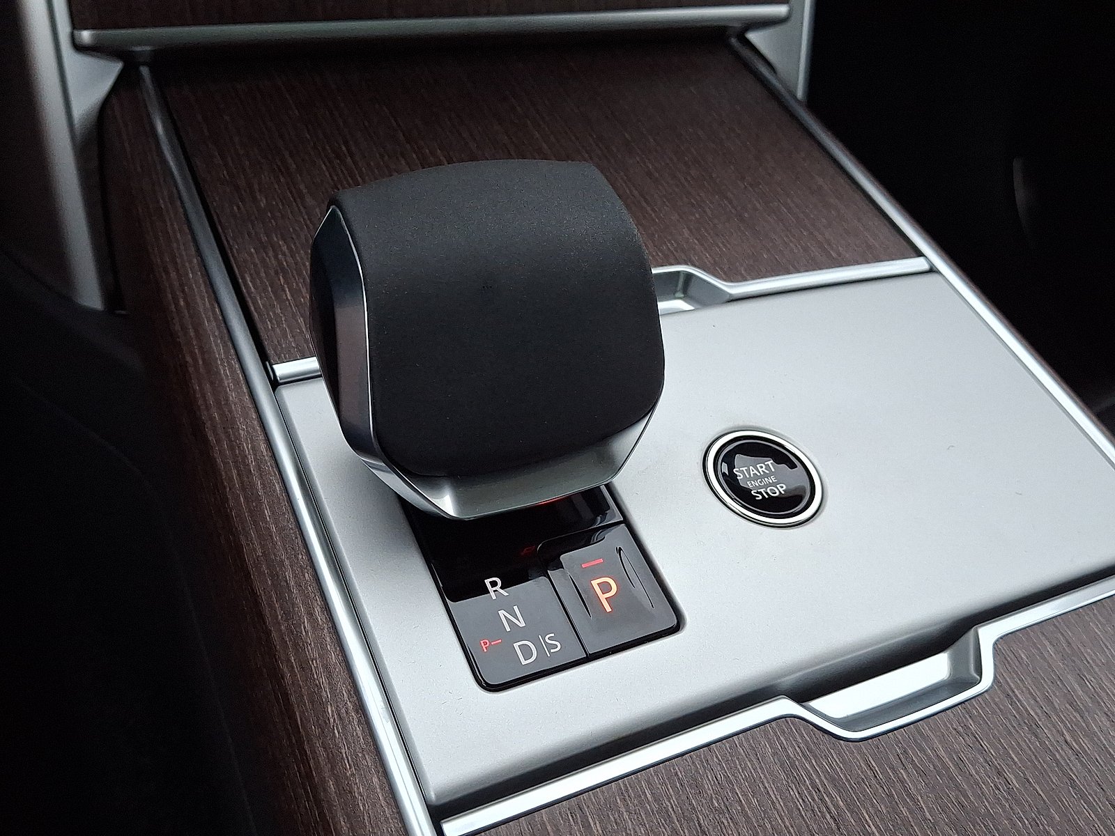 2026 Land Rover Range Rover SE - Photo 10