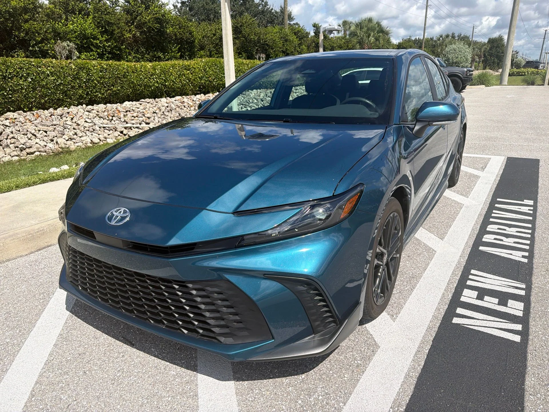 Used 2025 Ocean Toyota SE image 1