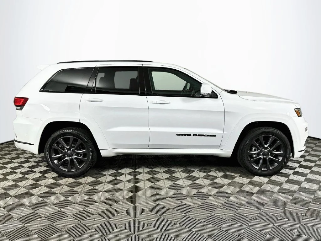 Used 2018 Bright White Clearcoat Jeep High Altitude image 4