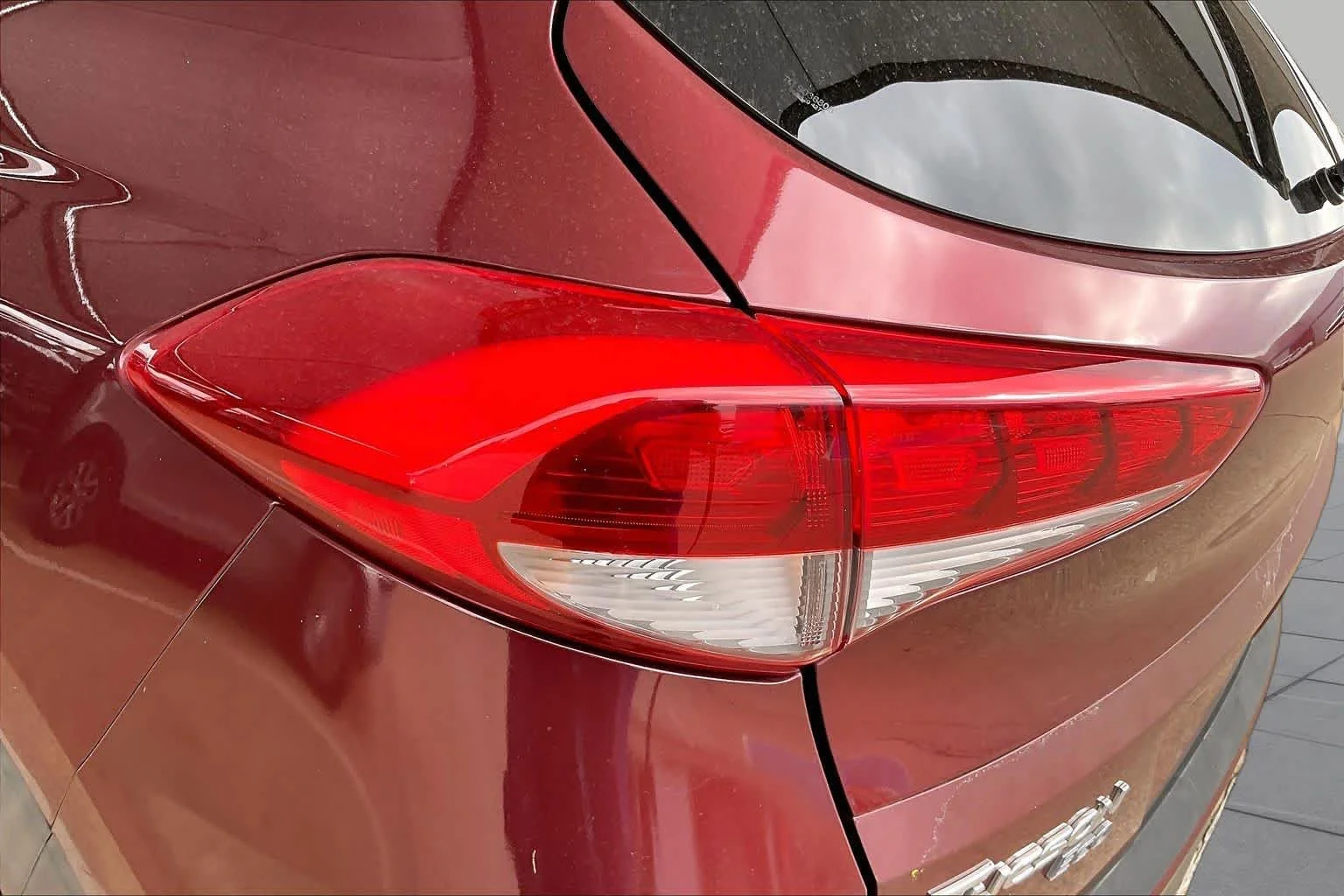 Used 2016 Ruby Wine Hyundai Eco image 28