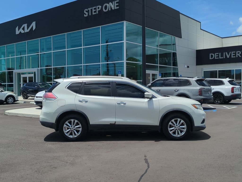 Used 2015 White Nissan SV image 8