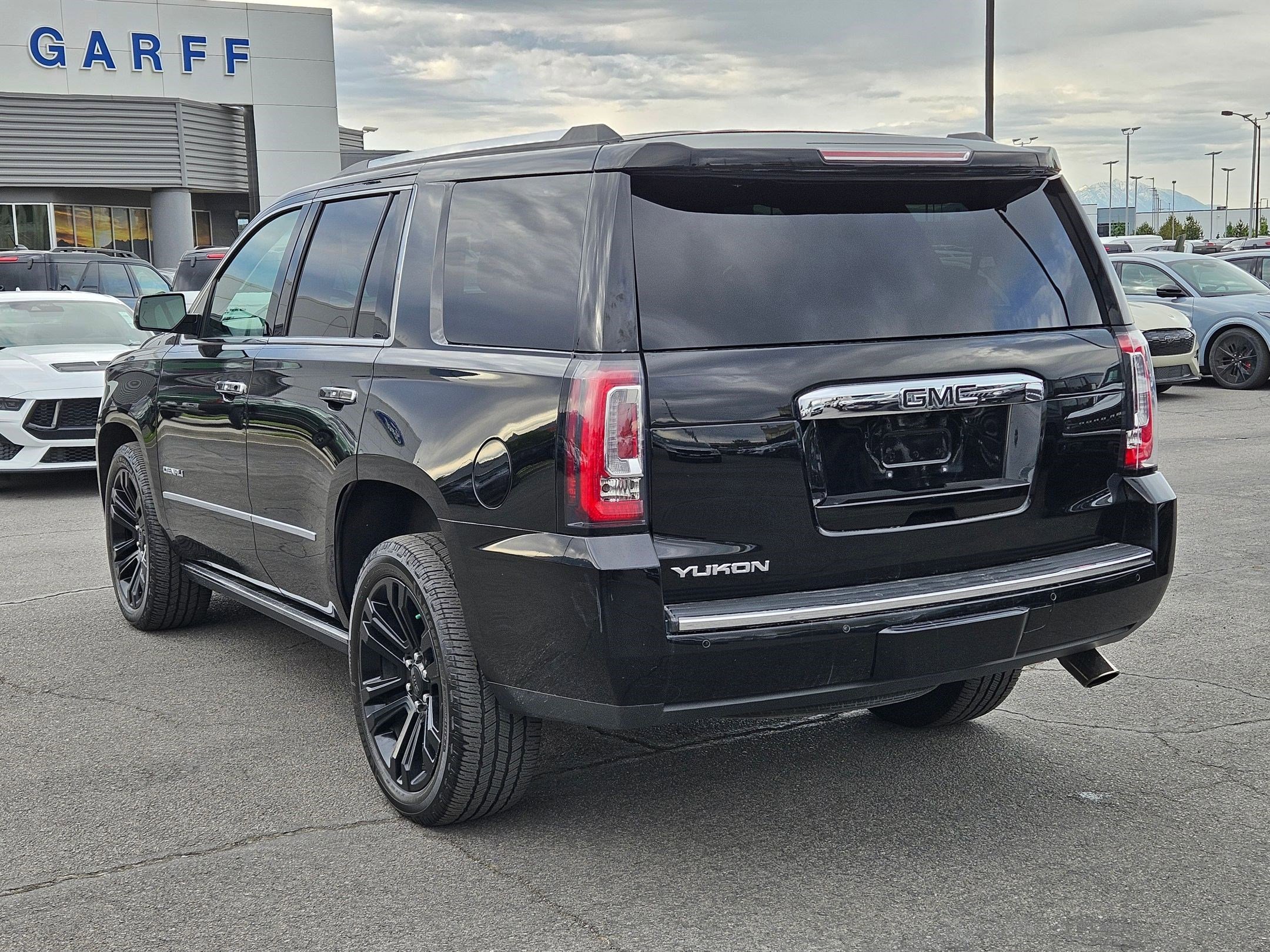 Used 2020 Onyx Black GMC Denali image 5
